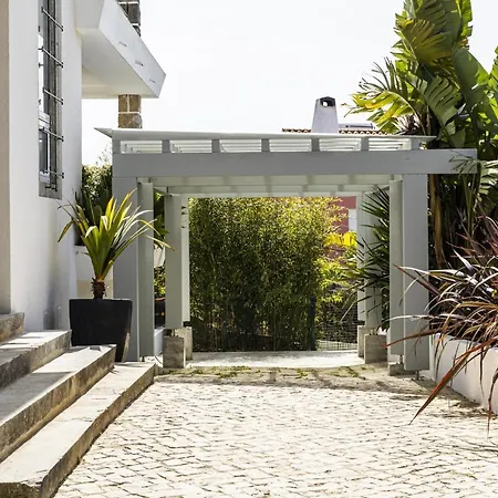 Вилла Estoril Contemporary Garden By Cadenzalux Кашкайш