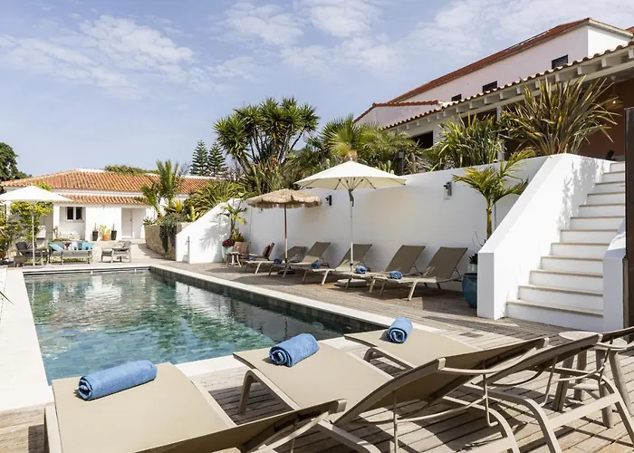 Estoril Contemporary Garden By Cadenzalux Villa